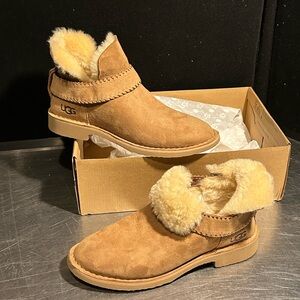 Ugg McKay Shoes Size 7 Women